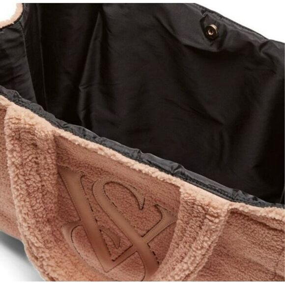 ✨VICTORIAS SECRET COZY PLUSH SHERPA TOTE BAG✨ - Picture 5 of 10